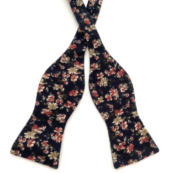 Daniel Cremieux Nwt 100% Cotton Navy Blue Floral Bowtie Bow Tie - Picture 2 of 2